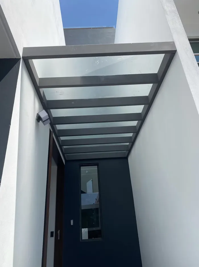 Cubierta de cristal con estructura de aluminio, como nuestros domos de aluminio y vidrio